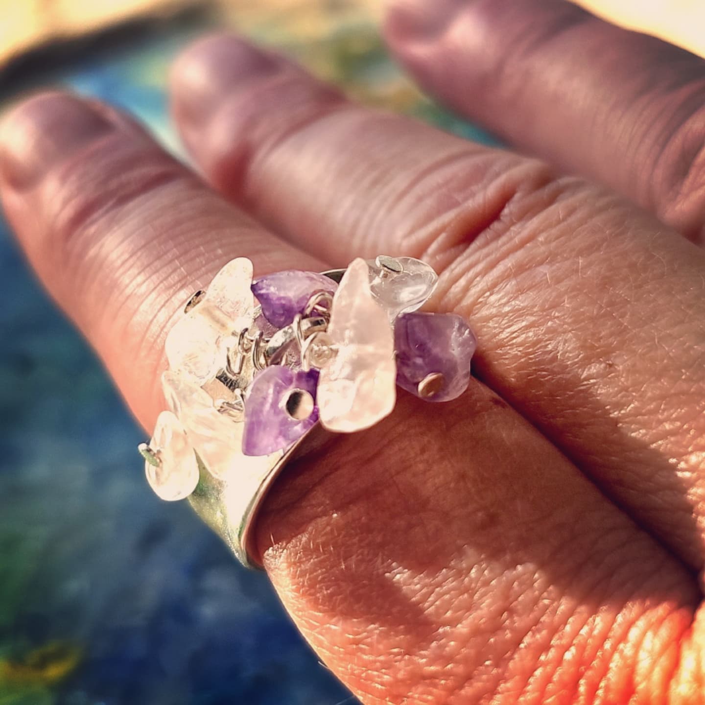 Brede zilveren ring met kristal en amethist
