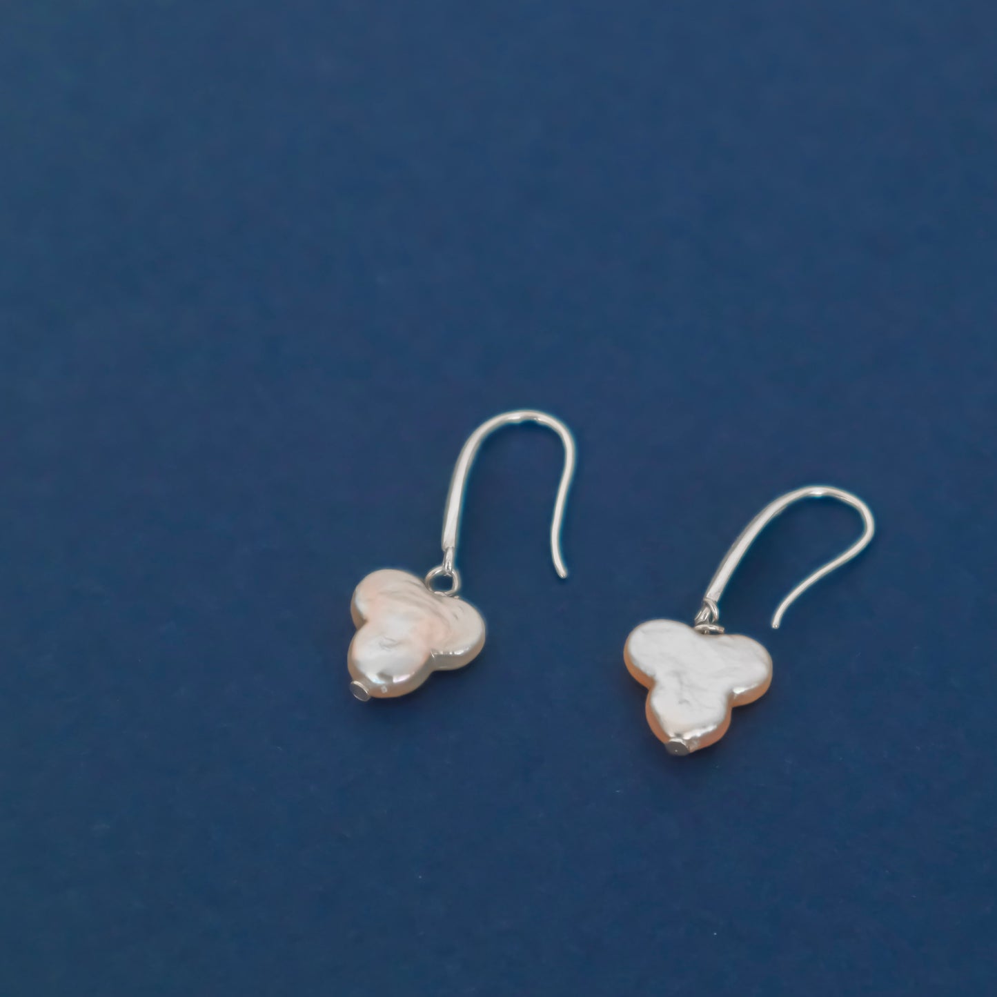 Oorbellen met zoetwaterparel zilver