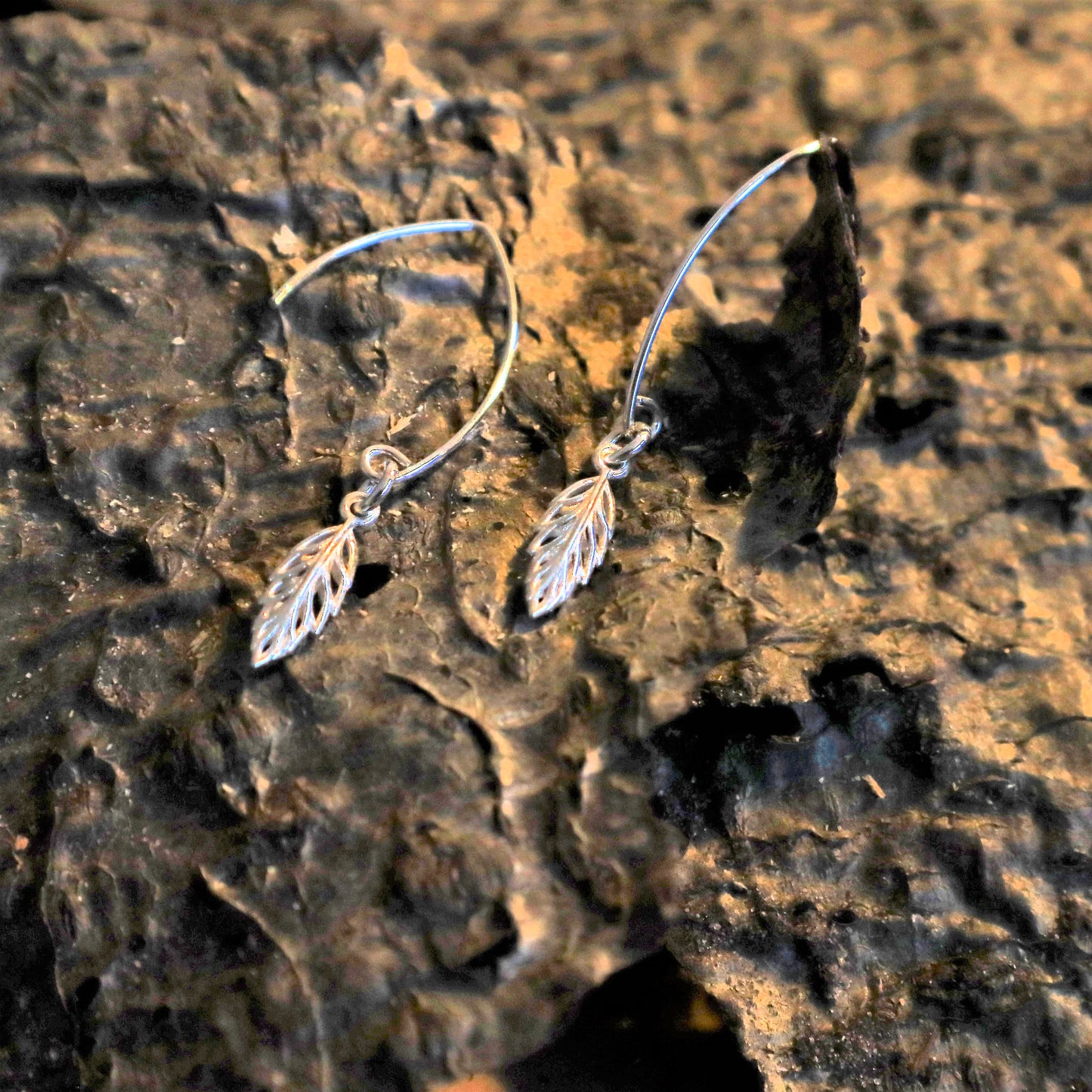 Oorbellen met bedel open blad zilver