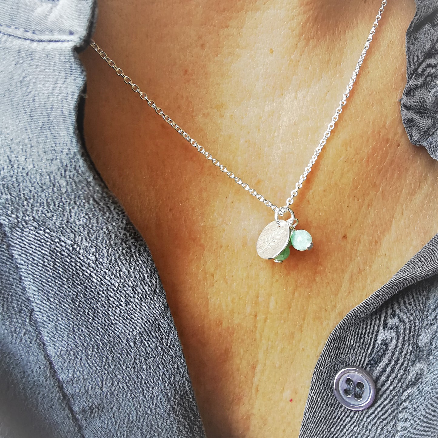 Ketting met bedel met jade of barnsteen zilver