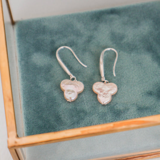 Oorbellen met zoetwaterparel zilver