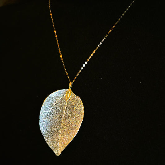 Ketting goldfilled met hanger van echt blad