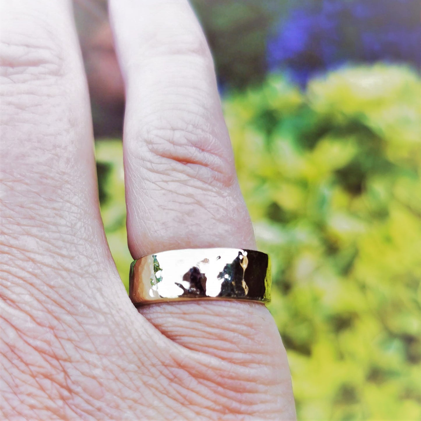 Stoere ring hamerslag goud